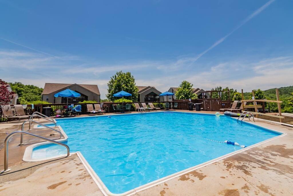 Lakeside With Outdoor Theater, 4min To Silver Dollar Appartement
